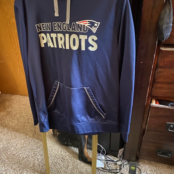 Teenage boys New England Patriots hoodie gently worn - Picture 3 of 7